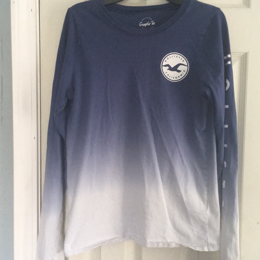 I am going to sell a blue ombré hollister shirt!
